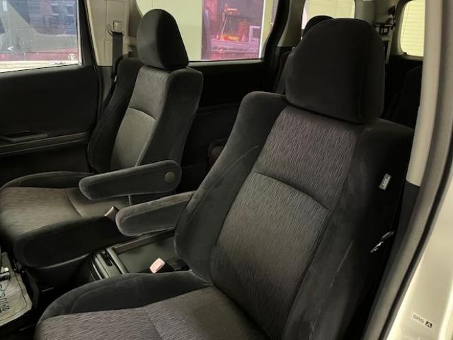 アルファード２４０Ｓ　本州仕入　禁煙車　ＷＡＫＯＳバリアスコーティング済　ロクサーニ１８インチＡＷ　純正１６ＡＷ＋スタッドレスタイヤ付　両側パワースライドドア　純正ナビ（フルセグ地デジ　ＤＶＤ再生　Ｂｌｕｅｔｏｏｔｈ）＋バックカメラ　ドライブレコーダー　コーナーセンサー　横滑り防止装置　ＨＩＤ　ＥＴＣ 　タイミングチェーン 4WD 2400 5Dr