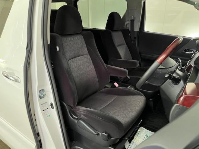 アルファード２４０Ｓ　本州仕入　禁煙車　ＷＡＫＯＳバリアスコーティング済　ロクサーニ１８インチＡＷ　純正１６ＡＷ＋スタッドレスタイヤ付　両側パワースライドドア　純正ナビ（フルセグ地デジ　ＤＶＤ再生　Ｂｌｕｅｔｏｏｔｈ）＋バックカメラ　ドライブレコーダー　コーナーセンサー　横滑り防止装置　ＨＩＤ　ＥＴＣ 　タイミングチェーン 4WD 2400 5Dr