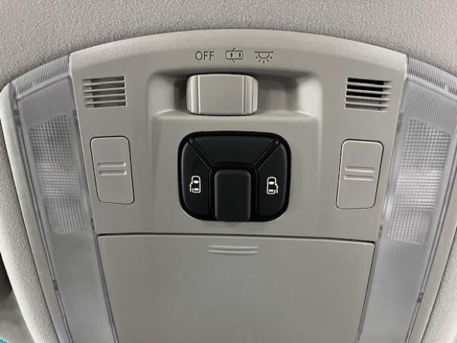 アルファード２４０Ｓ　本州仕入　禁煙車　ＷＡＫＯＳバリアスコーティング済　ロクサーニ１８インチＡＷ　純正１６ＡＷ＋スタッドレスタイヤ付　両側パワースライドドア　純正ナビ（フルセグ地デジ　ＤＶＤ再生　Ｂｌｕｅｔｏｏｔｈ）＋バックカメラ　ドライブレコーダー　コーナーセンサー　横滑り防止装置　ＨＩＤ　ＥＴＣ 　タイミングチェーン 4WD 2400 5Dr