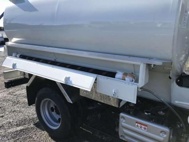 デュトロタンクローリー　2DG-XZU685M 新明和工業　 4WD 4000
