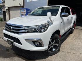 ハイラックス　2.4 Z ディーゼルターボ 4WD　TRDキャノピー/マッドタイヤ/Bカメラ 2400