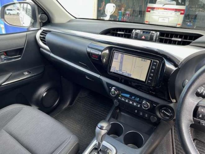 ハイラックス2.4 Z ディーゼルターボ 4WD　TRDキャノピー/マッドタイヤ/Bカメラ 2400