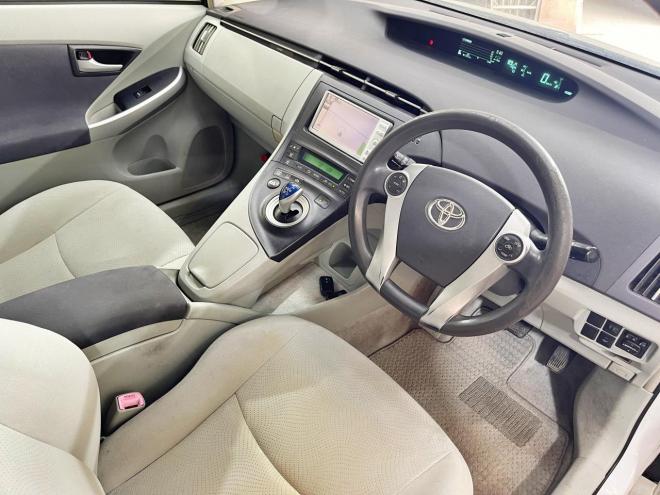 プリウス1.8S 5年保証 スマキー ナビTV 夏冬タイヤ 寒冷地仕様 車検整備2年付 修復歴無