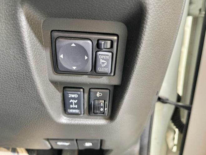キューブ15X FOUR Vセレクション 4WD 5年保証 スマキー ナビTV Bカメ 夏冬タイヤ ETC 寒冷地仕様 禁煙 車検整備2年付