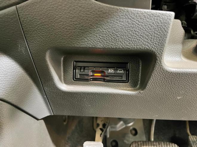 キューブ15X FOUR Vセレクション 4WD 5年保証 スマキー ナビTV Bカメ 夏冬タイヤ ETC 寒冷地仕様 禁煙 車検整備2年付