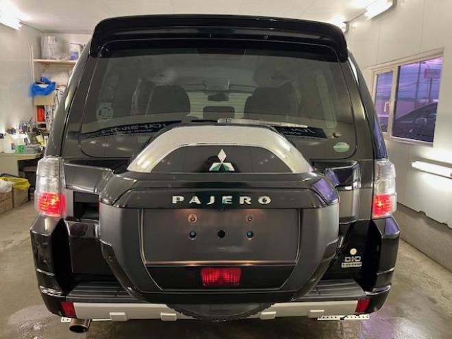 パジェロロング　エクシード　後期型　寒冷地仕様　禁煙車　ダブルバッテリー　ディーゼルターボ　新品ＷＥＤＳキーラー１７ＡＷ＋新品ＴＯＹＯホワイトレタータイヤ　社外１７ＡＷ＋スタッドレスタイヤ付　新品ＪＡＯＳブラックマッドガード　パナソニックナビ＋バックカメラ　クルーズコントロール　エンジンスターター　両席シートヒーター　リアヒーター　横滑り防止装置　盗難防止装置　１００Ｖ電源　ＨＩＤ 4WD 3200 5Dr
