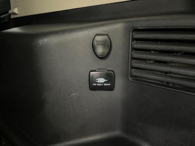 パジェロロング　エクシード　後期型　寒冷地仕様　禁煙車　ダブルバッテリー　ディーゼルターボ　新品ＷＥＤＳキーラー１７ＡＷ＋新品ＴＯＹＯホワイトレタータイヤ　社外１７ＡＷ＋スタッドレスタイヤ付　新品ＪＡＯＳブラックマッドガード　パナソニックナビ＋バックカメラ　クルーズコントロール　エンジンスターター　両席シートヒーター　リアヒーター　横滑り防止装置　盗難防止装置　１００Ｖ電源　ＨＩＤ 4WD 3200 5Dr