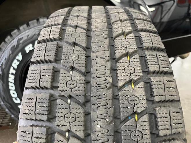 パジェロロング　エクシード　後期型　寒冷地仕様　禁煙車　ダブルバッテリー　ディーゼルターボ　新品ＷＥＤＳキーラー１７ＡＷ＋新品ＴＯＹＯホワイトレタータイヤ　社外１７ＡＷ＋スタッドレスタイヤ付　新品ＪＡＯＳブラックマッドガード　パナソニックナビ＋バックカメラ　クルーズコントロール　エンジンスターター　両席シートヒーター　リアヒーター　横滑り防止装置　盗難防止装置　１００Ｖ電源　ＨＩＤ 4WD 3200 5Dr