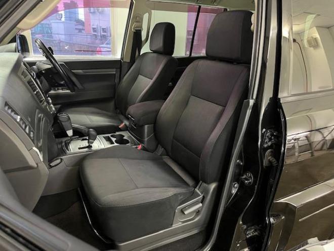 パジェロロング　エクシード　後期型　寒冷地仕様　禁煙車　ダブルバッテリー　ディーゼルターボ　新品ＷＥＤＳキーラー１７ＡＷ＋新品ＴＯＹＯホワイトレタータイヤ　社外１７ＡＷ＋スタッドレスタイヤ付　新品ＪＡＯＳブラックマッドガード　パナソニックナビ＋バックカメラ　クルーズコントロール　エンジンスターター　両席シートヒーター　リアヒーター　横滑り防止装置　盗難防止装置　１００Ｖ電源　ＨＩＤ 4WD 3200 5Dr