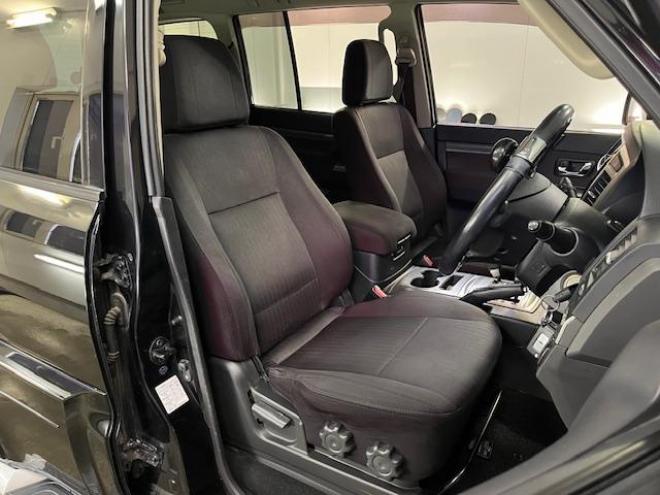 パジェロロング　エクシード　後期型　寒冷地仕様　禁煙車　ダブルバッテリー　ディーゼルターボ　新品ＷＥＤＳキーラー１７ＡＷ＋新品ＴＯＹＯホワイトレタータイヤ　社外１７ＡＷ＋スタッドレスタイヤ付　新品ＪＡＯＳブラックマッドガード　パナソニックナビ＋バックカメラ　クルーズコントロール　エンジンスターター　両席シートヒーター　リアヒーター　横滑り防止装置　盗難防止装置　１００Ｖ電源　ＨＩＤ 4WD 3200 5Dr
