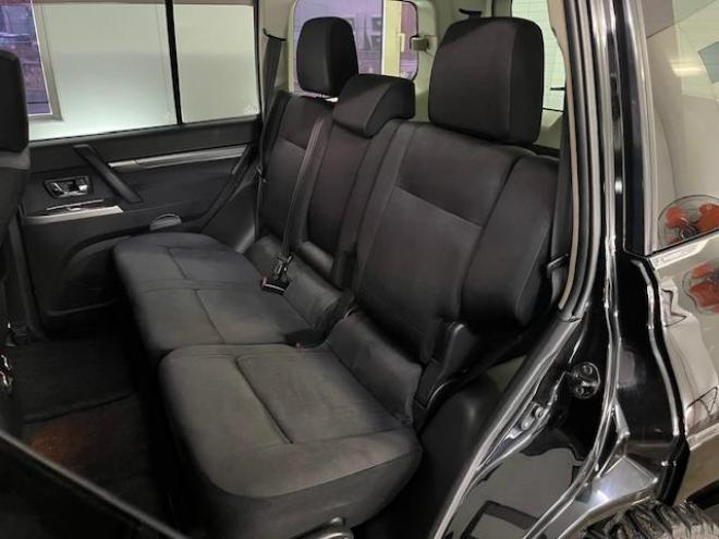 パジェロロング　エクシード　後期型　寒冷地仕様　禁煙車　ダブルバッテリー　ディーゼルターボ　新品ＷＥＤＳキーラー１７ＡＷ＋新品ＴＯＹＯホワイトレタータイヤ　社外１７ＡＷ＋スタッドレスタイヤ付　新品ＪＡＯＳブラックマッドガード　パナソニックナビ＋バックカメラ　クルーズコントロール　エンジンスターター　両席シートヒーター　リアヒーター　横滑り防止装置　盗難防止装置　１００Ｖ電源　ＨＩＤ 4WD 3200 5Dr