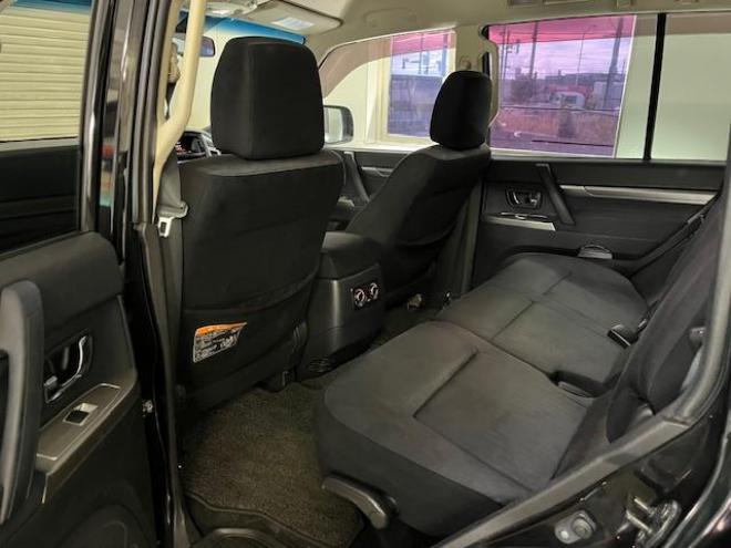 パジェロロング　エクシード　後期型　寒冷地仕様　禁煙車　ダブルバッテリー　ディーゼルターボ　新品ＷＥＤＳキーラー１７ＡＷ＋新品ＴＯＹＯホワイトレタータイヤ　社外１７ＡＷ＋スタッドレスタイヤ付　新品ＪＡＯＳブラックマッドガード　パナソニックナビ＋バックカメラ　クルーズコントロール　エンジンスターター　両席シートヒーター　リアヒーター　横滑り防止装置　盗難防止装置　１００Ｖ電源　ＨＩＤ 4WD 3200 5Dr