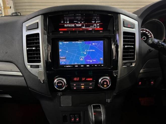 パジェロロング　エクシード　後期型　寒冷地仕様　禁煙車　ダブルバッテリー　ディーゼルターボ　新品ＷＥＤＳキーラー１７ＡＷ＋新品ＴＯＹＯホワイトレタータイヤ　社外１７ＡＷ＋スタッドレスタイヤ付　新品ＪＡＯＳブラックマッドガード　パナソニックナビ＋バックカメラ　クルーズコントロール　エンジンスターター　両席シートヒーター　リアヒーター　横滑り防止装置　盗難防止装置　１００Ｖ電源　ＨＩＤ 4WD 3200 5Dr