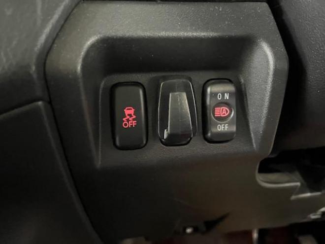 パジェロロング　エクシード　後期型　寒冷地仕様　禁煙車　ダブルバッテリー　ディーゼルターボ　新品ＷＥＤＳキーラー１７ＡＷ＋新品ＴＯＹＯホワイトレタータイヤ　社外１７ＡＷ＋スタッドレスタイヤ付　新品ＪＡＯＳブラックマッドガード　パナソニックナビ＋バックカメラ　クルーズコントロール　エンジンスターター　両席シートヒーター　リアヒーター　横滑り防止装置　盗難防止装置　１００Ｖ電源　ＨＩＤ 4WD 3200 5Dr