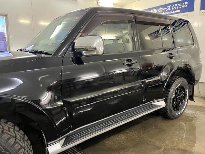 パジェロロング　エクシード　後期型　寒冷地仕様　禁煙車　ダブルバッテリー　ディーゼルターボ　新品ＷＥＤＳキーラー１７ＡＷ＋新品ＴＯＹＯホワイトレタータイヤ　社外１７ＡＷ＋スタッドレスタイヤ付　新品ＪＡＯＳブラックマッドガード　パナソニックナビ＋バックカメラ　クルーズコントロール　エンジンスターター　両席シートヒーター　リアヒーター　横滑り防止装置　盗難防止装置　１００Ｖ電源　ＨＩＤ 4WD 3200 5Dr