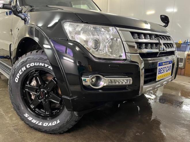 パジェロロング　エクシード　後期型　寒冷地仕様　禁煙車　ダブルバッテリー　ディーゼルターボ　新品ＷＥＤＳキーラー１７ＡＷ＋新品ＴＯＹＯホワイトレタータイヤ　社外１７ＡＷ＋スタッドレスタイヤ付　新品ＪＡＯＳブラックマッドガード　パナソニックナビ＋バックカメラ　クルーズコントロール　エンジンスターター　両席シートヒーター　リアヒーター　横滑り防止装置　盗難防止装置　１００Ｖ電源　ＨＩＤ 4WD 3200 5Dr