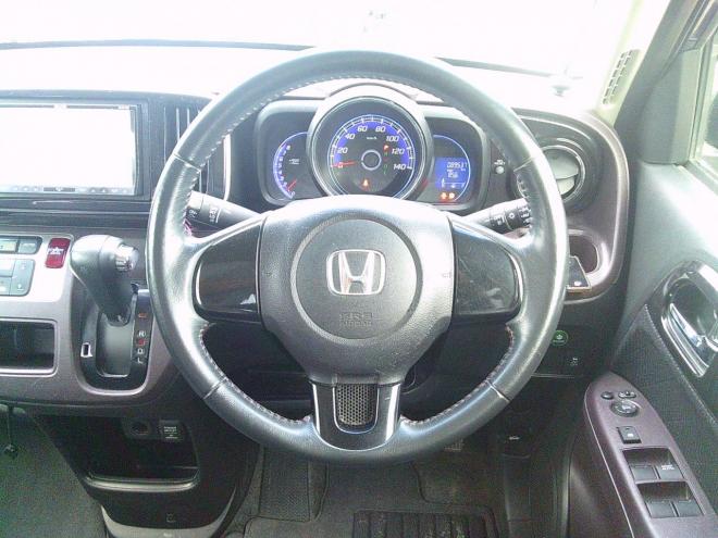 N-ONEプレミアムLパッケージ 4WD 4WD 660 5Dr
