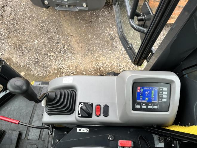 ホイールローダKOMATSU　WA40-8　低アワー　土禁　禁煙車両　4WD