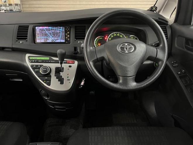 アイシスプラタナ　本州仕入　禁煙車　ＷＡＫＯＳバリアスコーティング　純正１５インチＡＷ　社外１５インチＡＷ＋スタッドレスタイヤ付　純正ＳＤナビ＋ワンセグ地デジ　パワースライドドア　エンジンスターター　ＰＵＳＨスタート　スマートキー　コーナーセンサー　タイミングチェーン車　ＨＩＤヘッドライト　タイミングチェーン車　ＥＴＣ 4WD 1800 5Dr