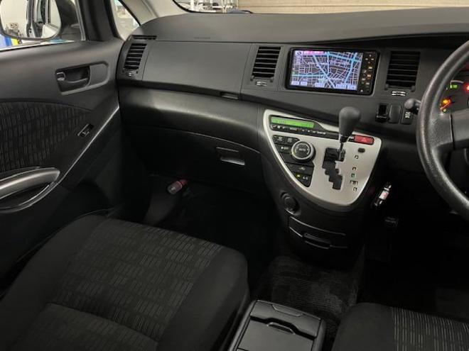 アイシスプラタナ　本州仕入　禁煙車　ＷＡＫＯＳバリアスコーティング　純正１５インチＡＷ　社外１５インチＡＷ＋スタッドレスタイヤ付　純正ＳＤナビ＋ワンセグ地デジ　パワースライドドア　エンジンスターター　ＰＵＳＨスタート　スマートキー　コーナーセンサー　タイミングチェーン車　ＨＩＤヘッドライト　タイミングチェーン車　ＥＴＣ 4WD 1800 5Dr