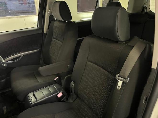 アイシスプラタナ　本州仕入　禁煙車　ＷＡＫＯＳバリアスコーティング　純正１５インチＡＷ　社外１５インチＡＷ＋スタッドレスタイヤ付　純正ＳＤナビ＋ワンセグ地デジ　パワースライドドア　エンジンスターター　ＰＵＳＨスタート　スマートキー　コーナーセンサー　タイミングチェーン車　ＨＩＤヘッドライト　タイミングチェーン車　ＥＴＣ 4WD 1800 5Dr