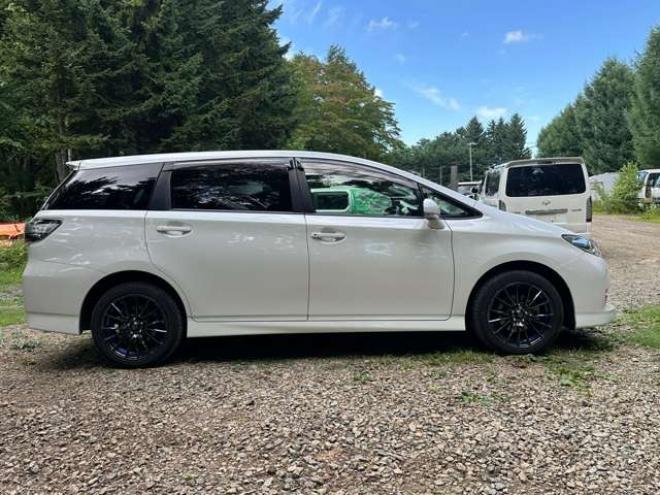 ウィッシュ1.8 X 4WD　記録簿　パワステ　パワーウィンドウ　純正ナビ　地デジフルセグ　社外アルミ　ABS　キーレス　ETC　シートカバー　純正エンジンスターター 1800
