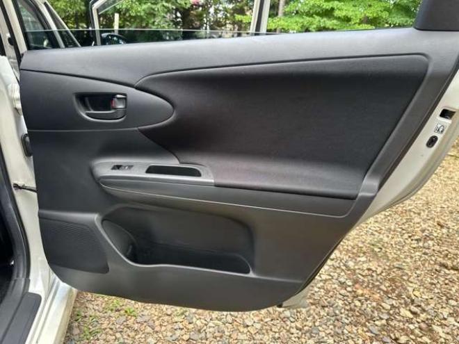ウィッシュ1.8 X 4WD　記録簿　パワステ　パワーウィンドウ　純正ナビ　地デジフルセグ　社外アルミ　ABS　キーレス　ETC　シートカバー　純正エンジンスターター 1800