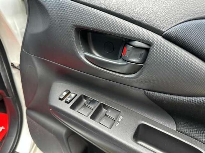ウィッシュ1.8 X 4WD　記録簿　パワステ　パワーウィンドウ　純正ナビ　地デジフルセグ　社外アルミ　ABS　キーレス　ETC　シートカバー　純正エンジンスターター 1800