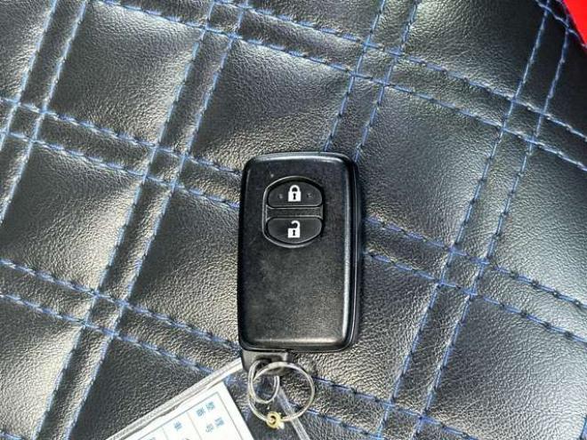 ウィッシュ1.8 X 4WD　記録簿　パワステ　パワーウィンドウ　純正ナビ　地デジフルセグ　社外アルミ　ABS　キーレス　ETC　シートカバー　純正エンジンスターター 1800