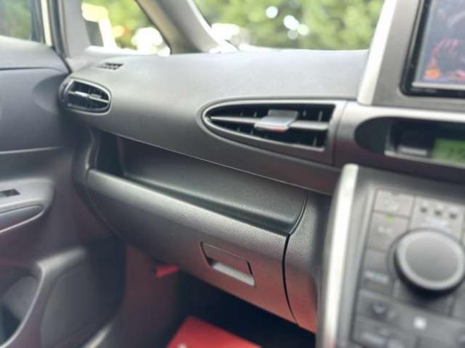 ウィッシュ1.8 X 4WD　記録簿　パワステ　パワーウィンドウ　純正ナビ　地デジフルセグ　社外アルミ　ABS　キーレス　ETC　シートカバー　純正エンジンスターター 1800