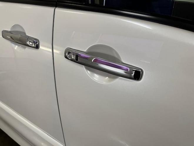 セレナハイウェイスター　禁煙車　ＷＡＫＯＳバリアスコーティング済　社外１８インチＡＷ　社外１５ＡＷ＋スタッドレスタイヤ付　両側パワースライドドア　純正ナビ（フルセグ地デジ　ＤＶＤ再生　Ｂｌｕｅｔｏｏｔｈハンズフリー）＋バックカメラ　純正リアフリップダウンモニター　クルーズコントロール　アイドリングストップ　横滑り防止装置　ＨＩＤ　ＥＴＣ 　タイミングチェーン 4WD 2000 5Dr