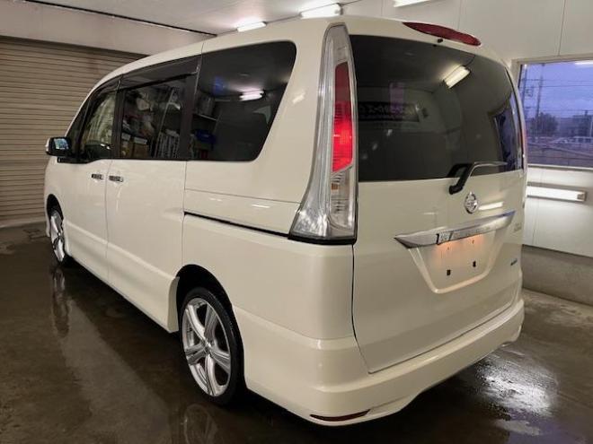 セレナハイウェイスター　禁煙車　ＷＡＫＯＳバリアスコーティング済　社外１８インチＡＷ　社外１５ＡＷ＋スタッドレスタイヤ付　両側パワースライドドア　純正ナビ（フルセグ地デジ　ＤＶＤ再生　Ｂｌｕｅｔｏｏｔｈハンズフリー）＋バックカメラ　純正リアフリップダウンモニター　クルーズコントロール　アイドリングストップ　横滑り防止装置　ＨＩＤ　ＥＴＣ 　タイミングチェーン 4WD 2000 5Dr