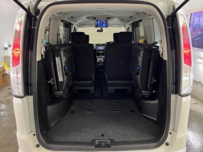 セレナハイウェイスター　禁煙車　ＷＡＫＯＳバリアスコーティング済　社外１８インチＡＷ　社外１５ＡＷ＋スタッドレスタイヤ付　両側パワースライドドア　純正ナビ（フルセグ地デジ　ＤＶＤ再生　Ｂｌｕｅｔｏｏｔｈハンズフリー）＋バックカメラ　純正リアフリップダウンモニター　クルーズコントロール　アイドリングストップ　横滑り防止装置　ＨＩＤ　ＥＴＣ 　タイミングチェーン 4WD 2000 5Dr