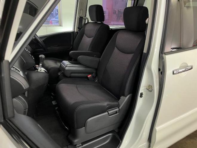 セレナハイウェイスター　禁煙車　ＷＡＫＯＳバリアスコーティング済　社外１８インチＡＷ　社外１５ＡＷ＋スタッドレスタイヤ付　両側パワースライドドア　純正ナビ（フルセグ地デジ　ＤＶＤ再生　Ｂｌｕｅｔｏｏｔｈハンズフリー）＋バックカメラ　純正リアフリップダウンモニター　クルーズコントロール　アイドリングストップ　横滑り防止装置　ＨＩＤ　ＥＴＣ 　タイミングチェーン 4WD 2000 5Dr