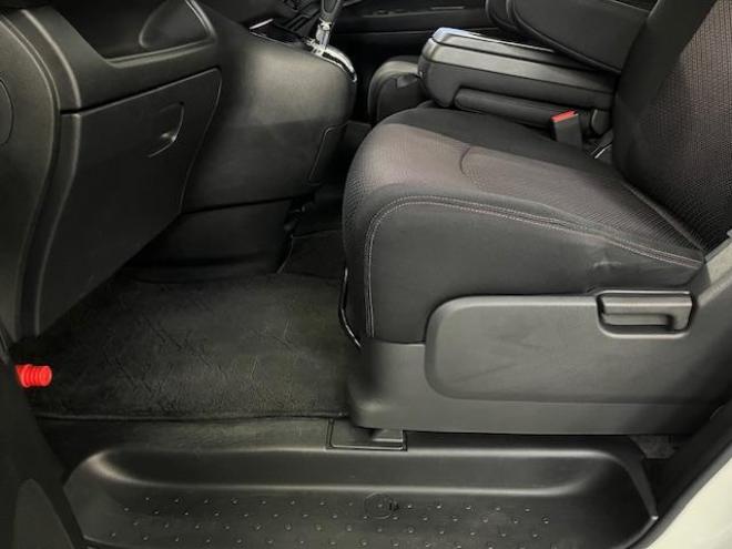 セレナハイウェイスター　禁煙車　ＷＡＫＯＳバリアスコーティング済　社外１８インチＡＷ　社外１５ＡＷ＋スタッドレスタイヤ付　両側パワースライドドア　純正ナビ（フルセグ地デジ　ＤＶＤ再生　Ｂｌｕｅｔｏｏｔｈハンズフリー）＋バックカメラ　純正リアフリップダウンモニター　クルーズコントロール　アイドリングストップ　横滑り防止装置　ＨＩＤ　ＥＴＣ 　タイミングチェーン 4WD 2000 5Dr