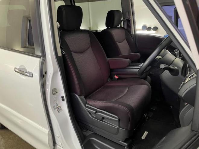 セレナハイウェイスター　禁煙車　ＷＡＫＯＳバリアスコーティング済　社外１８インチＡＷ　社外１５ＡＷ＋スタッドレスタイヤ付　両側パワースライドドア　純正ナビ（フルセグ地デジ　ＤＶＤ再生　Ｂｌｕｅｔｏｏｔｈハンズフリー）＋バックカメラ　純正リアフリップダウンモニター　クルーズコントロール　アイドリングストップ　横滑り防止装置　ＨＩＤ　ＥＴＣ 　タイミングチェーン 4WD 2000 5Dr