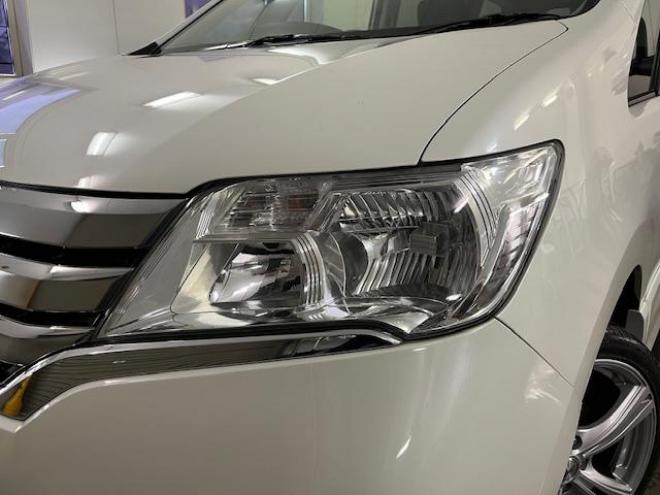 セレナハイウェイスター　禁煙車　ＷＡＫＯＳバリアスコーティング済　社外１８インチＡＷ　社外１５ＡＷ＋スタッドレスタイヤ付　両側パワースライドドア　純正ナビ（フルセグ地デジ　ＤＶＤ再生　Ｂｌｕｅｔｏｏｔｈハンズフリー）＋バックカメラ　純正リアフリップダウンモニター　クルーズコントロール　アイドリングストップ　横滑り防止装置　ＨＩＤ　ＥＴＣ 　タイミングチェーン 4WD 2000 5Dr