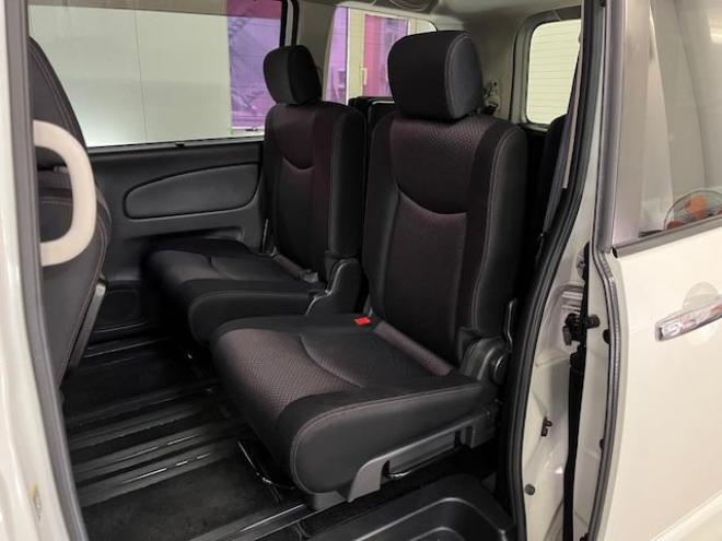 セレナハイウェイスター　禁煙車　ＷＡＫＯＳバリアスコーティング済　社外１８インチＡＷ　社外１５ＡＷ＋スタッドレスタイヤ付　両側パワースライドドア　純正ナビ（フルセグ地デジ　ＤＶＤ再生　Ｂｌｕｅｔｏｏｔｈハンズフリー）＋バックカメラ　純正リアフリップダウンモニター　クルーズコントロール　アイドリングストップ　横滑り防止装置　ＨＩＤ　ＥＴＣ 　タイミングチェーン 4WD 2000 5Dr