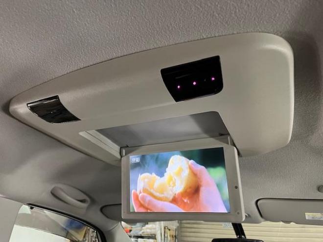 セレナハイウェイスター　禁煙車　ＷＡＫＯＳバリアスコーティング済　社外１８インチＡＷ　社外１５ＡＷ＋スタッドレスタイヤ付　両側パワースライドドア　純正ナビ（フルセグ地デジ　ＤＶＤ再生　Ｂｌｕｅｔｏｏｔｈハンズフリー）＋バックカメラ　純正リアフリップダウンモニター　クルーズコントロール　アイドリングストップ　横滑り防止装置　ＨＩＤ　ＥＴＣ 　タイミングチェーン 4WD 2000 5Dr