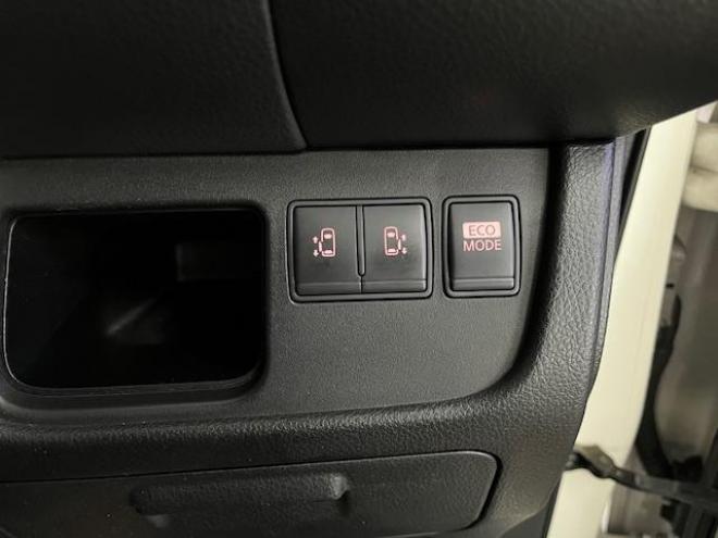 セレナハイウェイスター　禁煙車　ＷＡＫＯＳバリアスコーティング済　社外１８インチＡＷ　社外１５ＡＷ＋スタッドレスタイヤ付　両側パワースライドドア　純正ナビ（フルセグ地デジ　ＤＶＤ再生　Ｂｌｕｅｔｏｏｔｈハンズフリー）＋バックカメラ　純正リアフリップダウンモニター　クルーズコントロール　アイドリングストップ　横滑り防止装置　ＨＩＤ　ＥＴＣ 　タイミングチェーン 4WD 2000 5Dr
