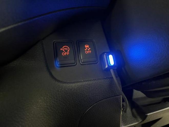 セレナハイウェイスター　禁煙車　ＷＡＫＯＳバリアスコーティング済　社外１８インチＡＷ　社外１５ＡＷ＋スタッドレスタイヤ付　両側パワースライドドア　純正ナビ（フルセグ地デジ　ＤＶＤ再生　Ｂｌｕｅｔｏｏｔｈハンズフリー）＋バックカメラ　純正リアフリップダウンモニター　クルーズコントロール　アイドリングストップ　横滑り防止装置　ＨＩＤ　ＥＴＣ 　タイミングチェーン 4WD 2000 5Dr
