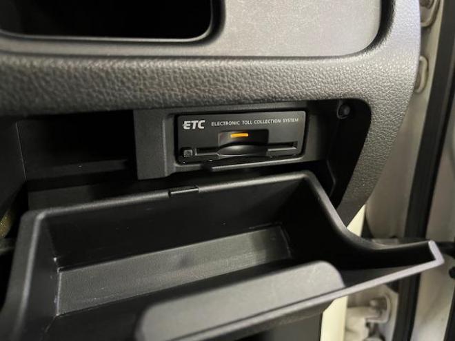 セレナハイウェイスター　禁煙車　ＷＡＫＯＳバリアスコーティング済　社外１８インチＡＷ　社外１５ＡＷ＋スタッドレスタイヤ付　両側パワースライドドア　純正ナビ（フルセグ地デジ　ＤＶＤ再生　Ｂｌｕｅｔｏｏｔｈハンズフリー）＋バックカメラ　純正リアフリップダウンモニター　クルーズコントロール　アイドリングストップ　横滑り防止装置　ＨＩＤ　ＥＴＣ 　タイミングチェーン 4WD 2000 5Dr