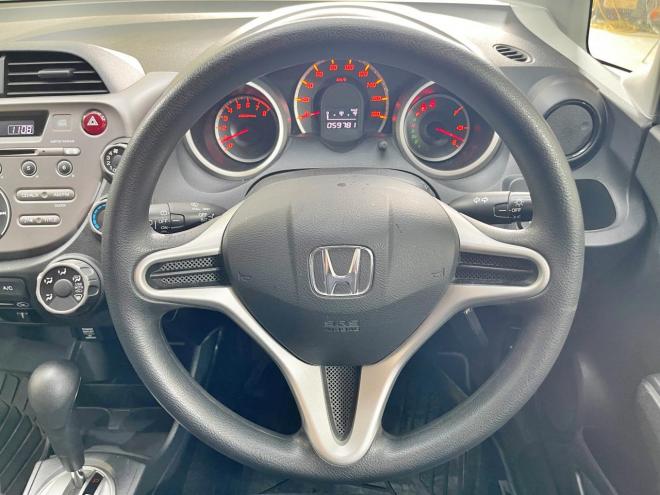 フィット1.3G 4WD 5年保証 ETC 寒冷地仕様 車検整備2年付