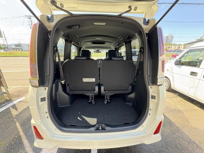 ノアNOAH 4WD SI WXB本州仕入　寒冷地仕様　ドラレコ前後　ブレーキアシスト　Bluetooth9インチフルセグナビ　バックカメラ　LEDHヘッドフォグランプ　ビルトインetc　ワンタッチ両パワースライドドア　VSC  アイドリングSTOP バイザー　プッシュスタートスペアー有　人気の7人乗り　 4WD 2000 5Dr