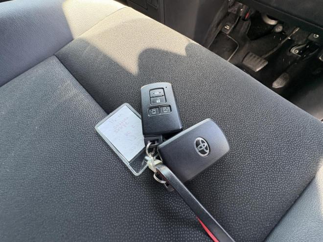 ノアNOAH 4WD SI WXB本州仕入　寒冷地仕様　ドラレコ前後　ブレーキアシスト　Bluetooth9インチフルセグナビ　バックカメラ　LEDHヘッドフォグランプ　ビルトインetc　ワンタッチ両パワースライドドア　VSC  アイドリングSTOP バイザー　プッシュスタートスペアー有　人気の7人乗り　 4WD 2000 5Dr
