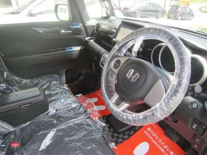 N-BOXカスタムG Lパッケージ 4WD　パワスラドア ナビTV スマートキー 車検令和8年9月 夏冬タイヤ 660