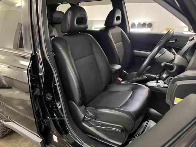 エクストレイル２０Ｘｔ　本州仕入　寒冷地仕様　禁煙車　ＷＡＫＯＳバリアスコーティング済　社外１６インチＡＷ＋ＴＯＹＯホワイトレタータイヤ　社外１６ＡＷ＋スタッドレスタイヤ付　カロッツェリアナビ（地デジ　ＤＶＤ再生ＯＫ再生　Ｂｌｕｅｔｏｏｔｈ）　純正カプロンシート　ヒルディセントコントロール　ＨＩＤヘッドライト　純正ハイパールーフレール　両席シートヒーター　インテリジェントキー　横滑り防止装置　タイミングチェーン車 4WD 2000 5Dr