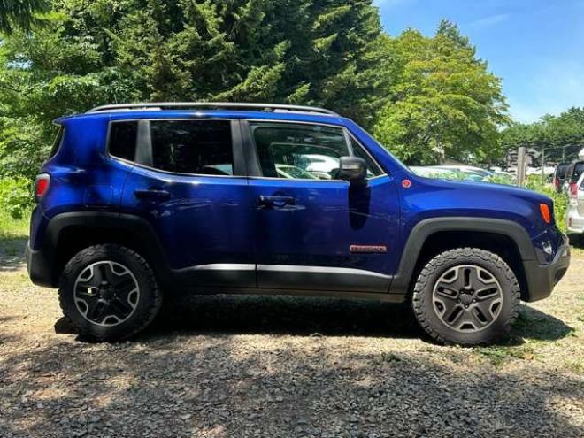 ジープレネゲード トレイルホーク 4WD　ワンオーナー/リフトUP/純正ナビ/Bカメラ 正規輸入車 2400
