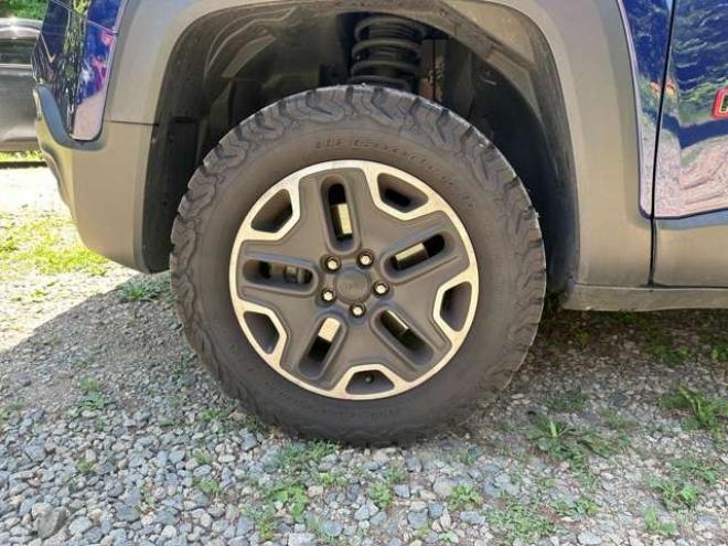 ジープレネゲード トレイルホーク 4WD　ワンオーナー/リフトUP/純正ナビ/Bカメラ 正規輸入車 2400