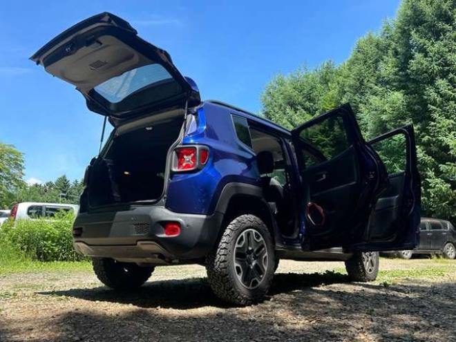 ジープレネゲード トレイルホーク 4WD　ワンオーナー/リフトUP/純正ナビ/Bカメラ 正規輸入車 2400